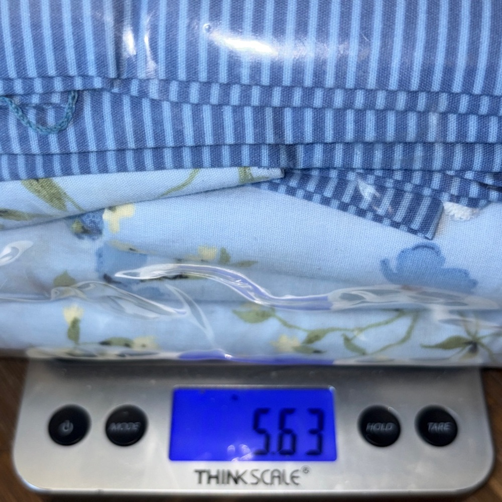 Mainstays king sheet set + 2 standard pillowcases READ DESCRIPTION - Picture 4 of 4